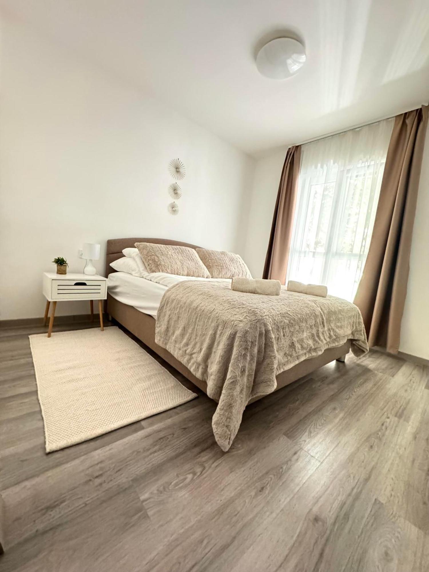 Sunsuite Szeged Exteriör bild